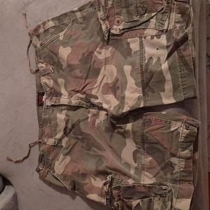 Footlocker, 40, fatigue shorts